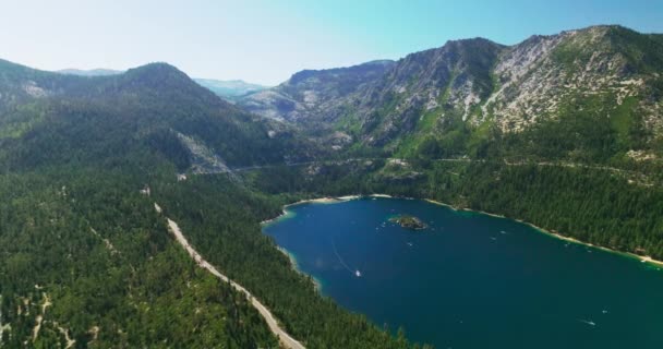 Skaliste Wybrzeże Nad Jeziorem Tahoe Piękny Widok Lotu Ptaka Góry — Wideo stockowe