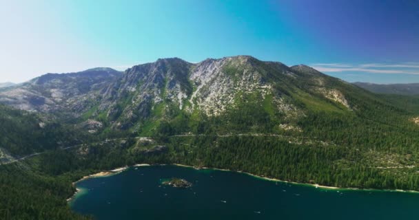Bela Vista Aérea Das Montanhas Califórnia Rocky Shore Lago Tahoe — Vídeo de Stock