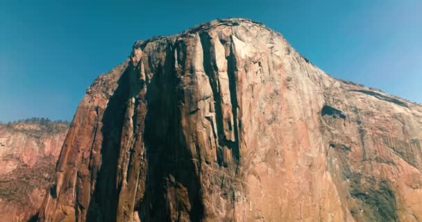 Yosemite Ulusal Parkı Ndaki Orman Nehir Manzarası Dağ Kaliforniya Manzaraları — Stok video