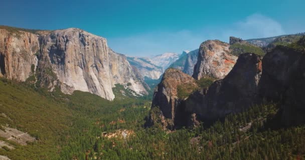 Berget Kalifornien Landskap Flygfoto Över Skog Och Flod Yosemite Nationalpark — Stockvideo