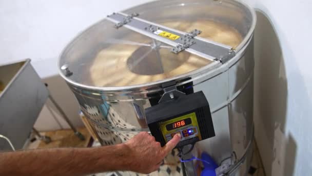 Sweet Honey Centifugal Extracting Honey Harvesting Machine — Stock Video