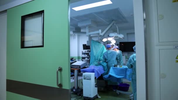 Tıbbi Cerrahi Uzmanları Birlikte Çalışıyor Modern Hastane Odasında Işlem Süreci — Stok video