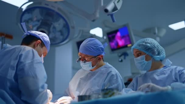 Операционные Врачи Работают Команде Специалисты Хирургии Работающие Современном Отделении — стоковое видео