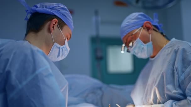 Chirurgie Specialisten Werken Moderne Operatiezaal Operationele Artsen Werken Team — Stockvideo
