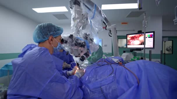 Moderní Chirurgický Proces Nové Technologie Sterilní Uniformě Masce — Stock video