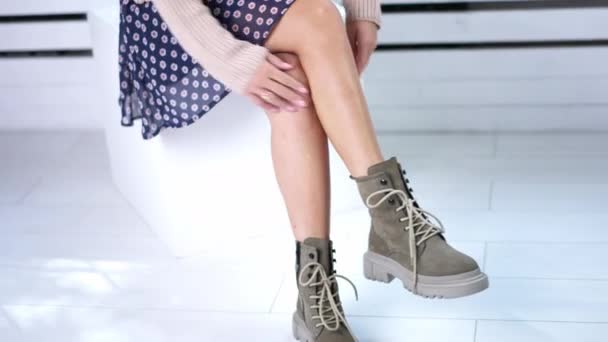 Footwear Lifestyle Shoe Steps Fit Woman Legs Fashionable Shoes — Stock Video
