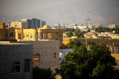 Yazd şehri eski ve yeni mimarinin karışımıdır..