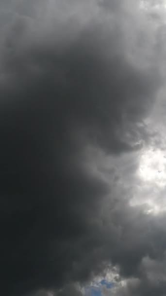 Nuvens Cinzentas Que Cobrem Céu Paisagem Nublada Enfadonha Reunir Para — Vídeo de Stock