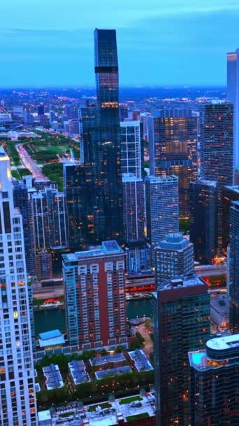 Vista Panorámica Chicago Crepúsculo Grandes Rascacielos Llenos Luces Metropolis Panorama — Vídeo de stock