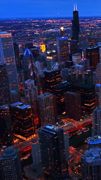 Εκπληκτική Θέα Του Αστικού Τοπίου Του Σικάγο Γεμάτο Βραδινά Φώτα — Αρχείο Βίντεο