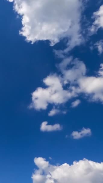 Nuvens Suaves Luz Branca Voando Céu Fundo Dia Ensolarado Vista — Vídeo de Stock