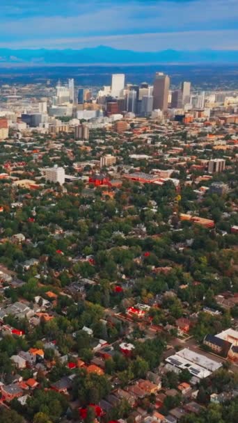Denver City Panorama Molnigt Dagtid Vidsträckt Natur Grön Stad Med — Stockvideo