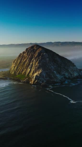 Yoğun Sis Ile Kaplı Morro Körfezi Nin Sihirli Görüntüsü Kaliforniya — Stok video