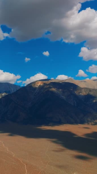 Stunning Mountains Shadows White Fluffy Clouds Nevada Rocks Backdrop Azure — Stock Video
