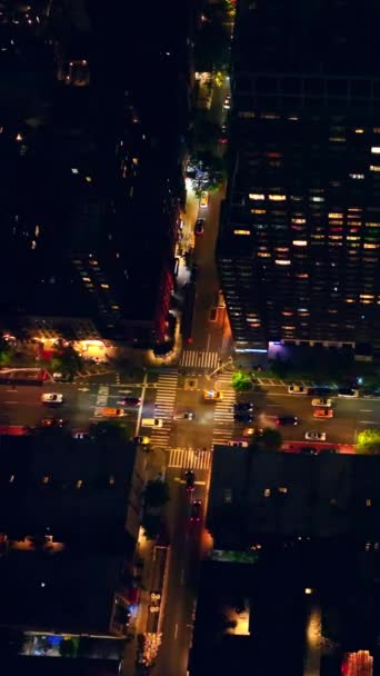 Auta Křižují Četné Křižovatky Krásné Dobře Osvětlené Ulice New Yorku — Stock video