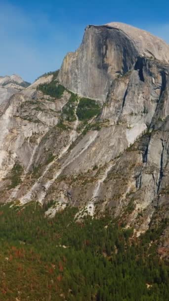 Grandes Montañas Yosemite California Los Rayos Del Sol Brillante Bosque — Vídeos de Stock