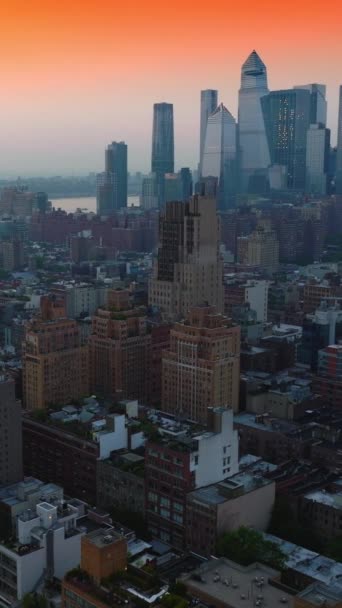 Неймовірна Панорама Приголомшливої Архітектури Нью Йорка Тлі Красивого Помаранчевого Неба — стокове відео