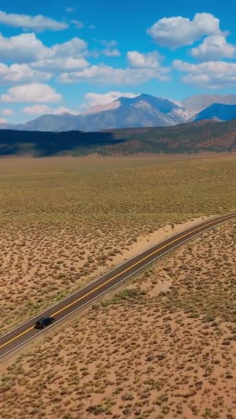 Route Deux Voies Menant Aux Belles Montagnes Autoroute Vers Nevada — Video