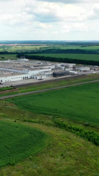 Modern Factory Exterior Büyük Bir Endüstriyel Kompleksin Hava Görüntüleri Dikey — Stok video