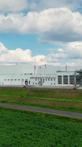 Çağdaş Sanayi Fabrikası Kırsaldaki Büyük Bir Modern Üretim Fabrikasının Dış — Stok video