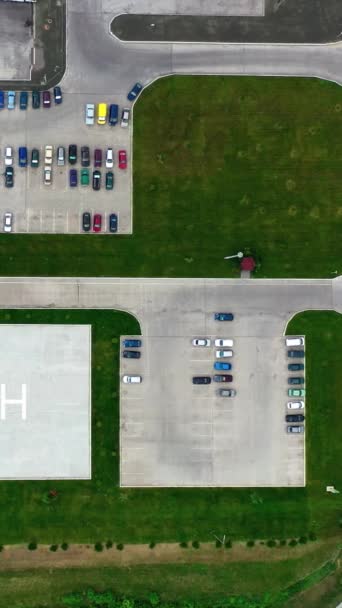 Letecký Pohled Velkou Moderní Průmyslovou Továrnu Místo Přistání Vrtulníku Logistika — Stock video