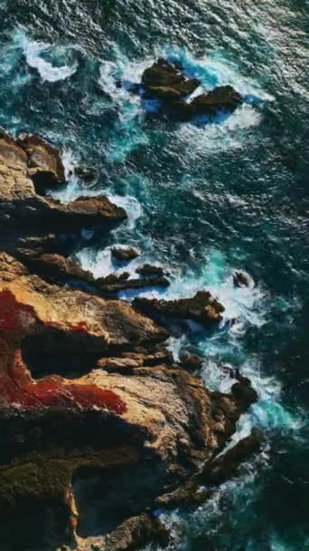 Beautiful White Waves Splashing Rocks Coast California Rugged Shore Pacific — Stock Video