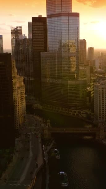 Chicago River City Downtown Darkening Buildings Metropolis Coming Evening Yellow Royalty Free Stock Footage