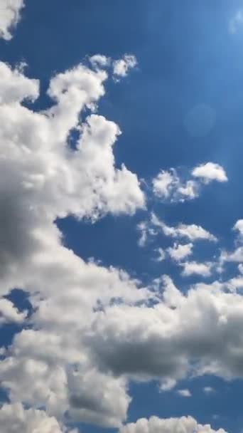Γρήγορη Μεταμόρφωση Των Όμορφων Νεφών Στους Ουρανούς Γκρίζα Σύννεφα Συσσωρεύονται — Αρχείο Βίντεο