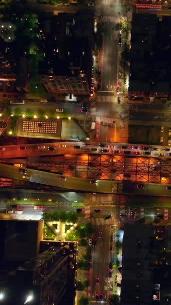 Vuelo Sobre Puente Queensboro Con Mucho Tráfico Múltiples Coches Moviéndose — Vídeos de Stock