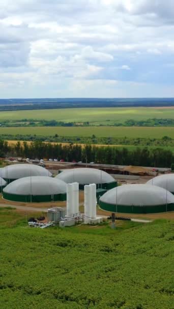 Bioplynová Farma Zelených Polích Moderní Zemědělská Rostlina Přírodě Obnovitelná Energie — Stock video