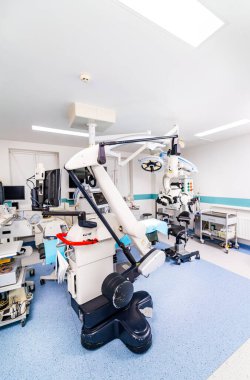 Hastane cerrahi steril teknolojileri. Modern ışık odası operasyonu.