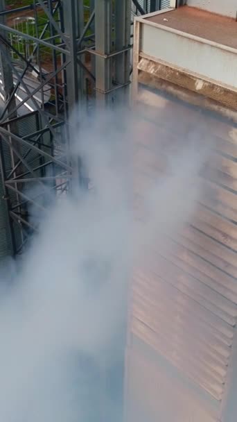 Tlustý Kouř Továrny Chemická Továrna Venku Škodlivá Výroba Vypouští Vzduchu — Stock video