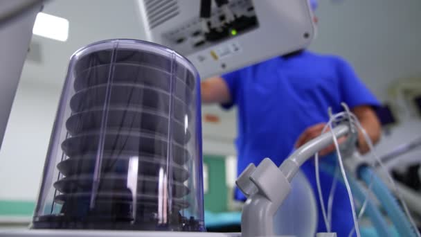 Pump Lung Ventilator Machine Starting Move Doctor Choosing Parameters Screen — Stock Video