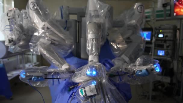 Innowacyjny Sprzęt Robotyczny Pracujący Nowoczesnej Sali Operacyjnej Robot Vinci Operuje — Wideo stockowe