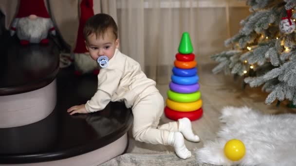 Nice Kid White Suit Pacifier Mouth Baby Notices Yellow Balls — Stock Video