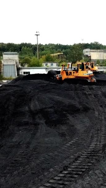 Open Pit Mine Breed Sorting Mining Coal Bulldozer Sorts Coal — Stock Video