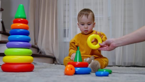 Mom Hand Takes Piece Toy Pyramid Gives Her Kid Baby — Stock Video
