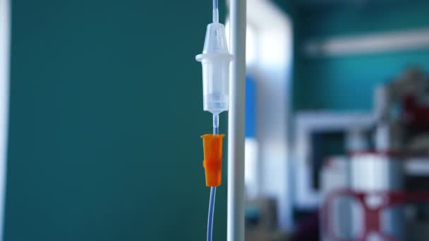 Tropfenzähler Und Medikamente Tropfen Den Behälter Intravenöser Tropfen Auf Dem — Stockvideo