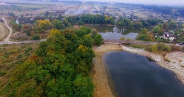 Countryside Area Ponds Surrounded Green Trees Rural Houses Standing Waterfront — Stock Video