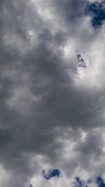 Nubes Grises Transformándose Rápidamente Nubes Suaves Hinchadas Fondo Del Cielo — Vídeos de Stock
