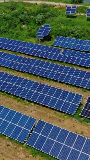 Estación Energía Solar Innovadora Campo Vuelo Sobre Hojas Colector Solar — Vídeos de Stock