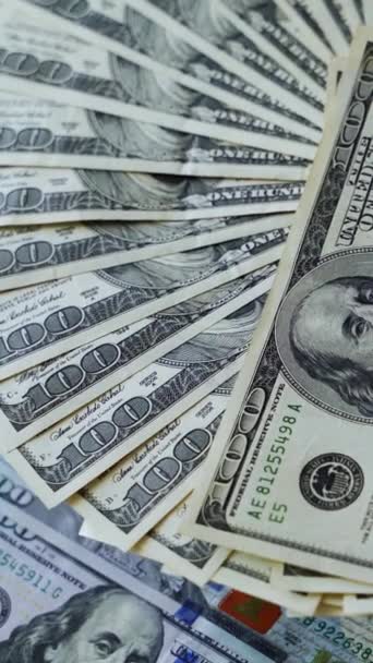 Вращение Бумажных Денег Американские Банкноты Сто Долларов Крутятся Деньги Разворачиваются — стоковое видео