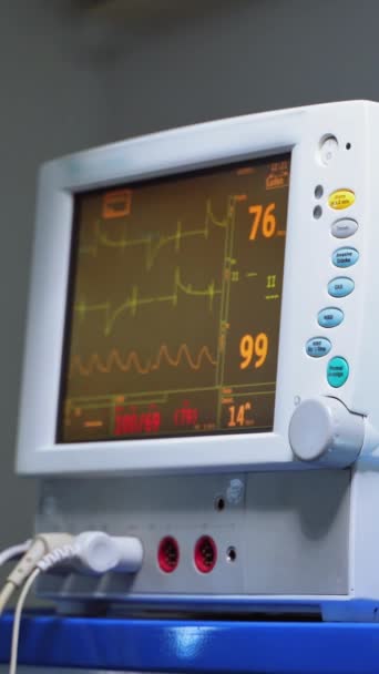 Pracující Monitor Nemocničním Divadle Moderní Lékařské Vybavení Nemocnici Zobrazující Vitální — Stock video
