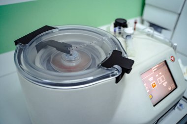 Yeni teknoloji araştırma cihazı. Laboratuvar modern ekipmanları.