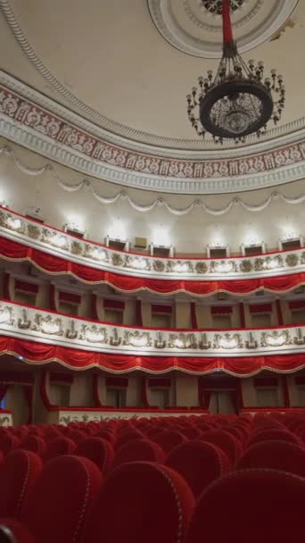 아무도 오페라 하우스에있는 사람없이 편안한 의자의 전염병에 내부에 비디오 — 비디오