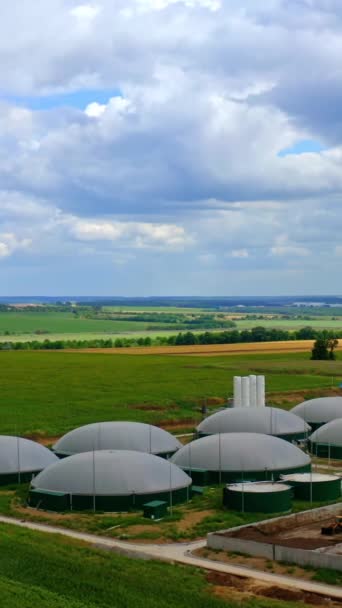 Budowa Biogazu Nowoczesny Kompleks Rolniczy Produkcji Biomasy Zielonym Polu Biopaliwa — Wideo stockowe