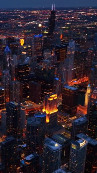 Νυχτερινά Φώτα Της Λαμπερής Πόλης Του Σικάγο Ιλινόις Ηπα Λαμπερό — Αρχείο Βίντεο