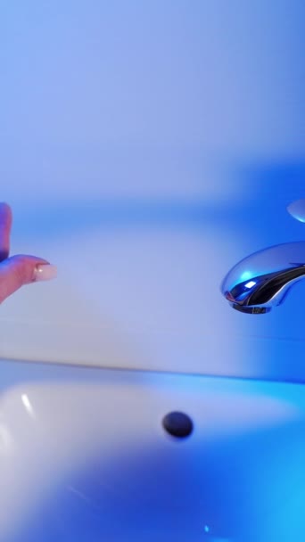 Jovem Lavando Mãos Casa Banho Parem Coronavírus Covid Prevenção Vídeo — Vídeo de Stock