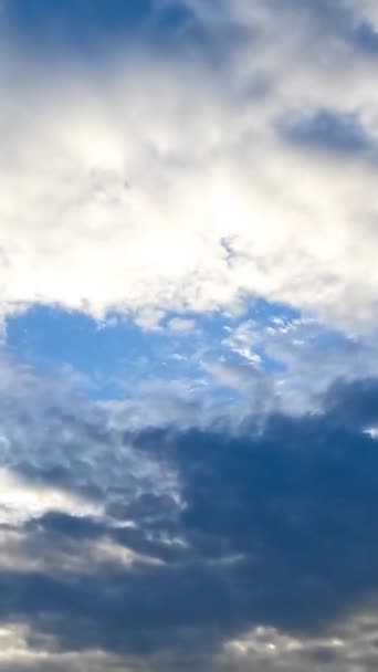 Bolyhos Felhők Mozgása Horizont Mentén Spindrift Felhő Eltakarja Eget Árnyékolja — Stock videók