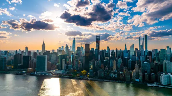 Skyline Din New York Modern Sua Zgârie Nori Maiestuoși Malul Imagini stoc fără drepturi de autor